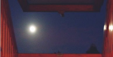 moon-sneaking-into-my-window_webcamera360_20131221172818